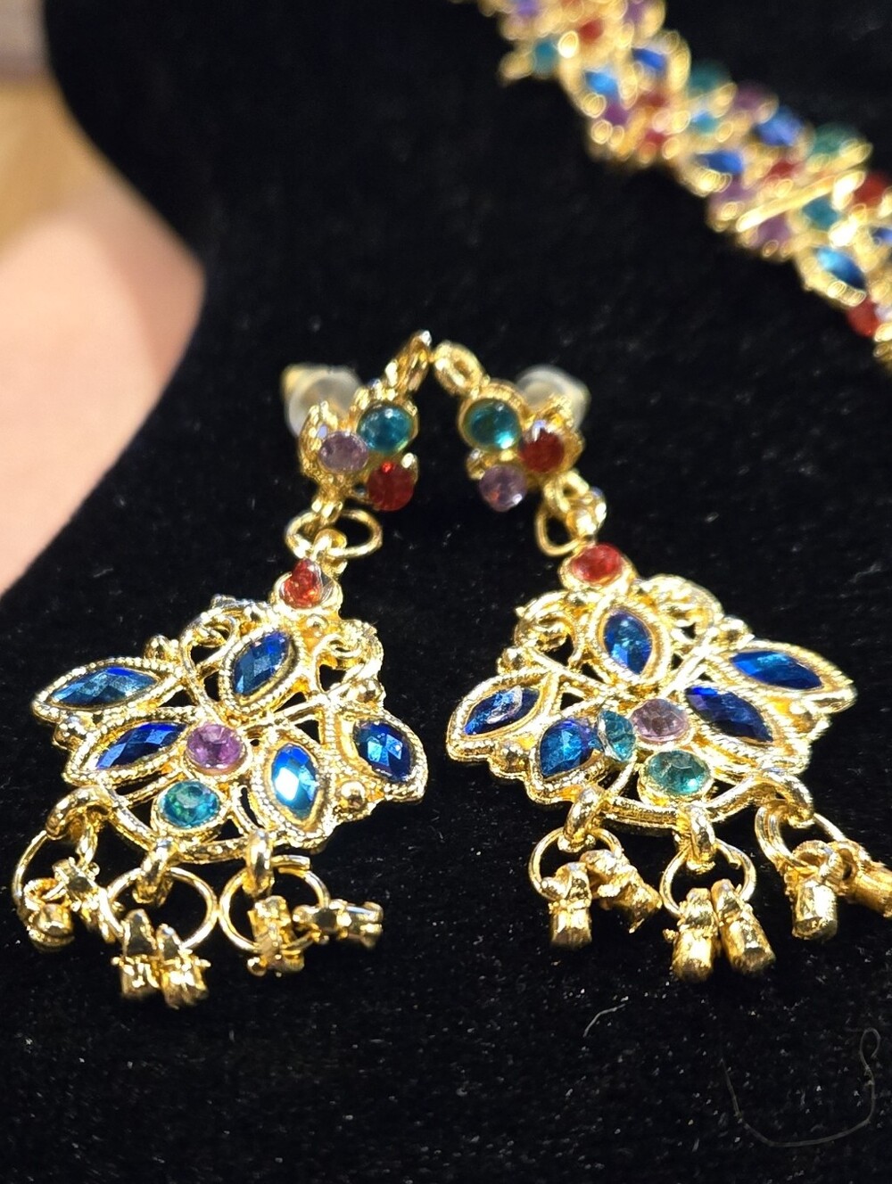 Colorful Statement Necklace Gold Tone With Muliticolored Glass Gems - Picture 4 of 7